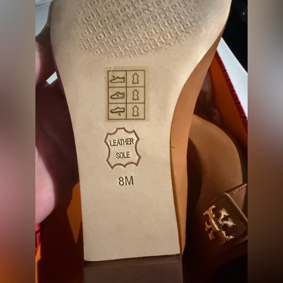 Unused Tory Burch wedge shoes. Size 8 - Picture 3 of 3